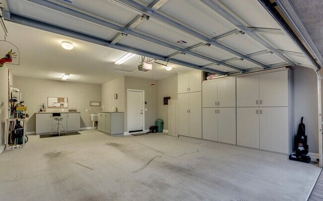 Building Photo - 10819 W Swayback Pass