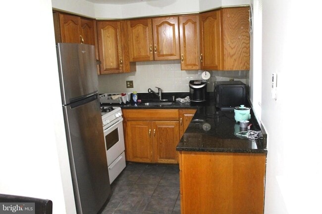 Building Photo - 5481 Vicaris St
