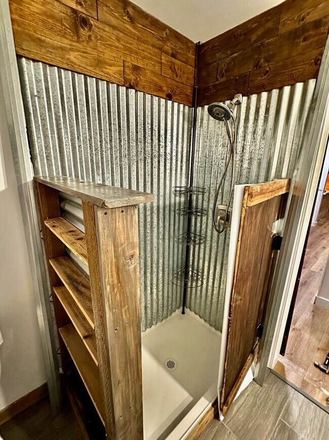 Building Photo - Charming and Rustic Single-Family 3Bed/1.5BA Pittsburg Home!