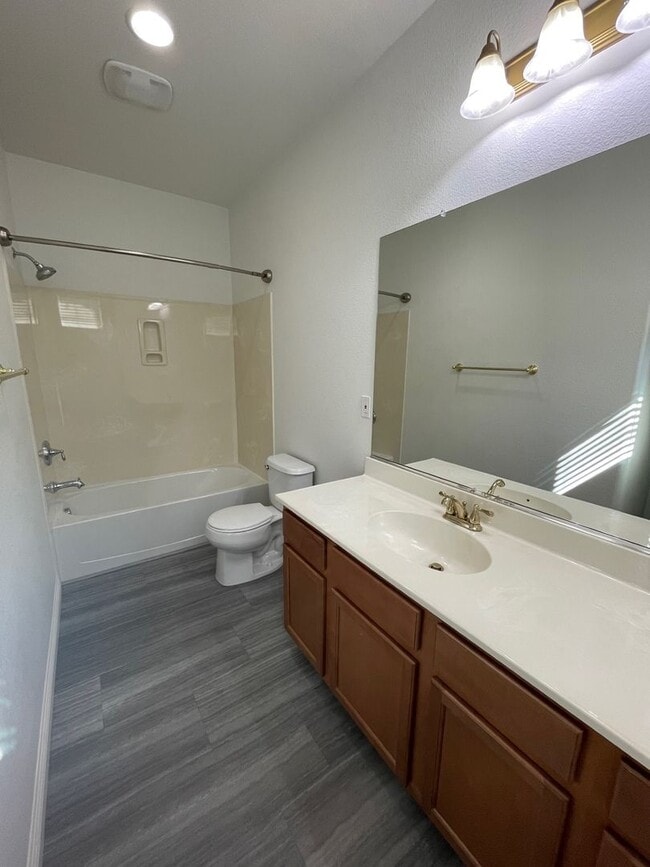 Building Photo - Move-In Ready Damonte Ranch Townhome