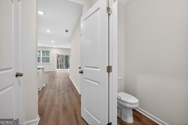 Building Photo - 140 Hazel Dr