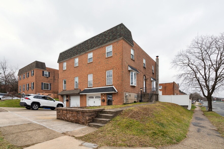 Front - 100 Rennard Ter