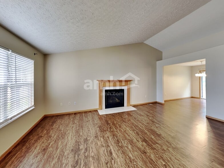 Building Photo - 398 Flat River St
