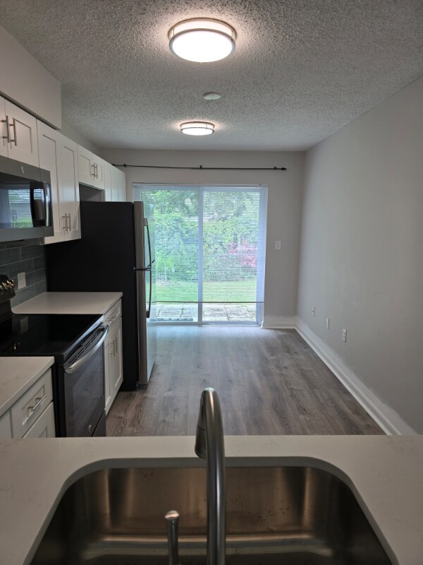 Building Photo - 843 Cambridge Ct