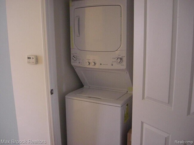 Building Photo - 28017 Hopkins Dr