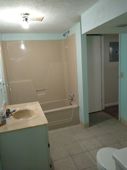 Bathroom - 2471 E Turkeyfoot Lake Rd