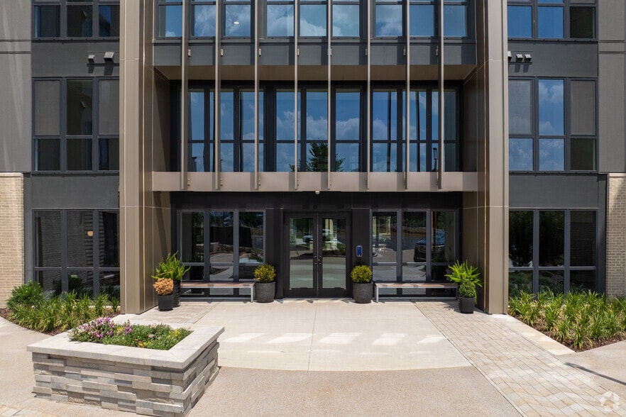 Building Photo - Vista at Councill Square