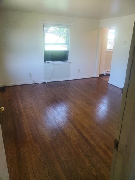 Living Room - 517 S 24th St