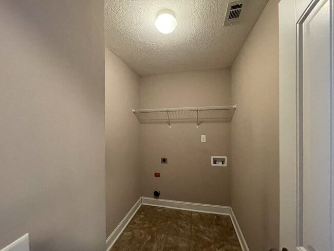 Building Photo - Home For Rent
