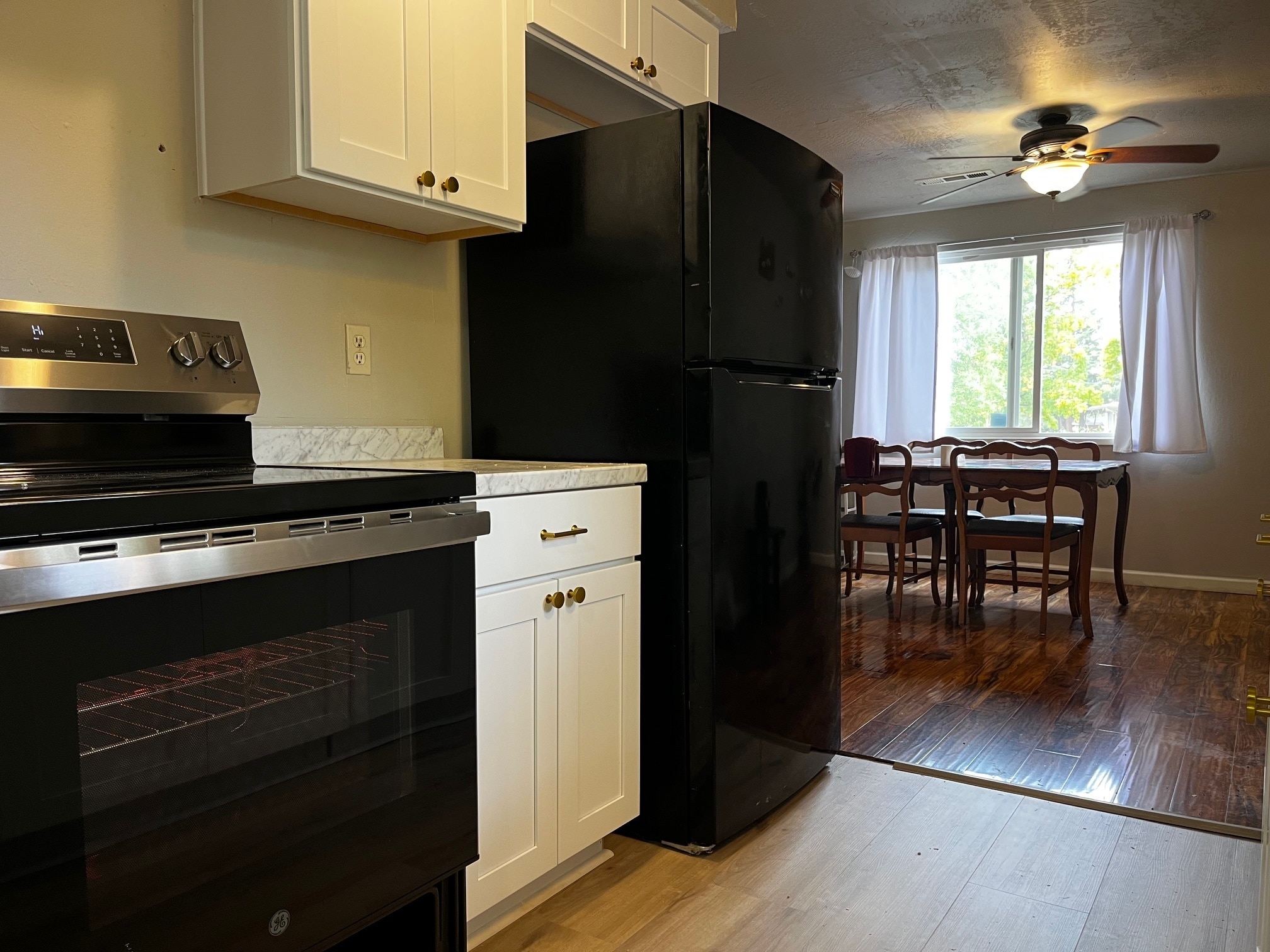 Building Photo - 925 Olympic Ave