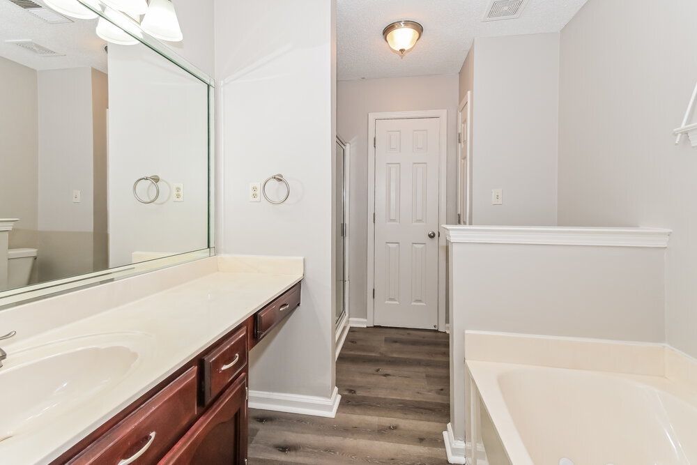 Building Photo - 8445 Clubview Dr