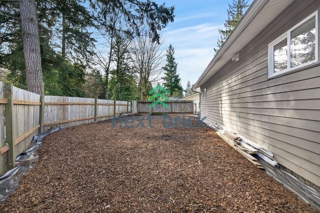 Building Photo - Charming 3-Bedroom Home in Auburn Near Green River College with Fenced Yard & Prime Location!