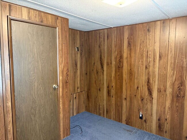 Building Photo - "Charming 3-Bedroom with 2 Full Baths in H...