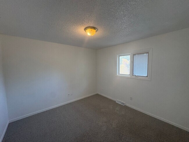 Building Photo - 939 49th Ave Pl