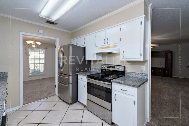 Building Photo - Charming 3 Bed 2 Ba Home Close to Saraland