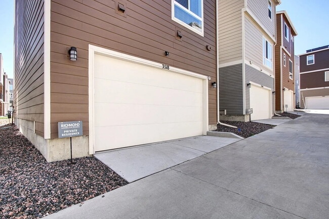 Building Photo - "Charming 2-Bedroom Retreat with 2 Full Baths and Spacious 1793 sq ft Layout in Castle Rock!"