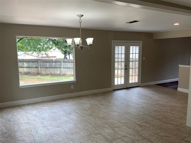 Building Photo - 4818 Crestmont Ct