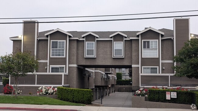 Building Photo - 1300 S Mayflower Ave