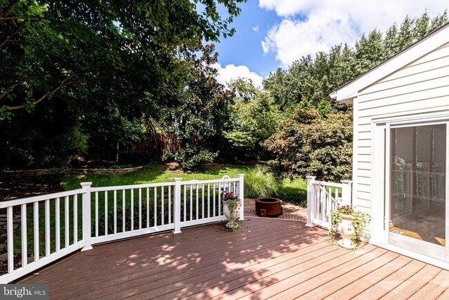 Building Photo - 6122 Bayliss Pl
