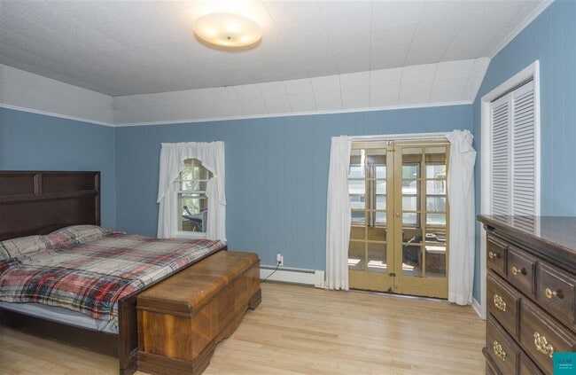 Building Photo - AVAILABLE JUNE - Charming 3 Bed, 1 Bath Home in East hillside!