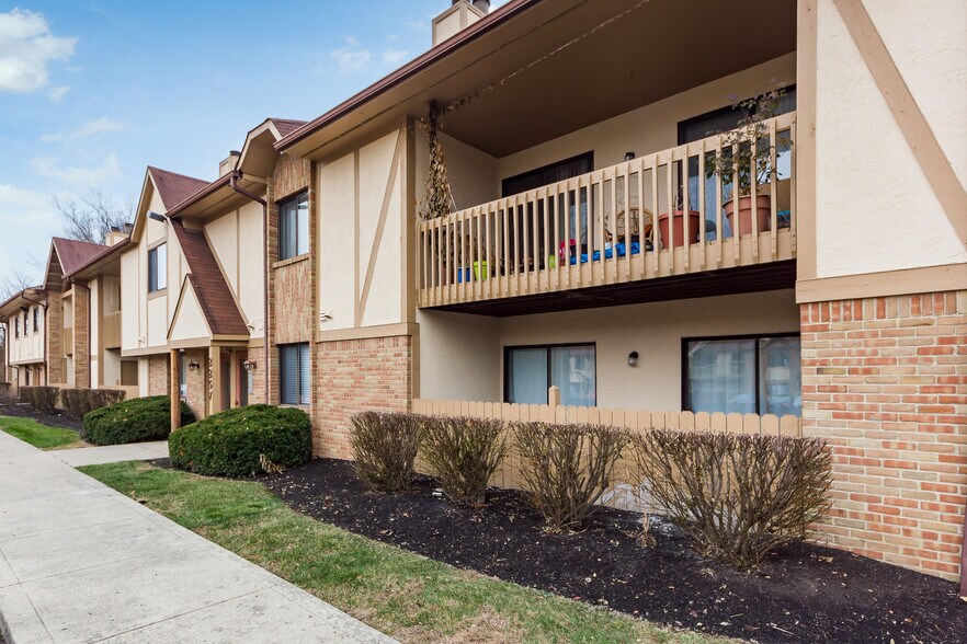 Building Photo - 2257 Hedgerow Road