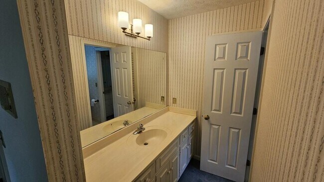 Building Photo - 2858 Livsey Dr