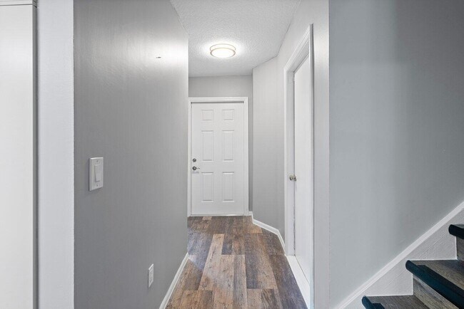 Building Photo - 10325 Hidden Springs Ct