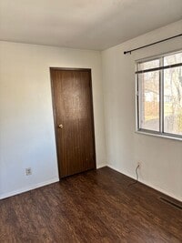 Building Photo - Creston Arms Ct.