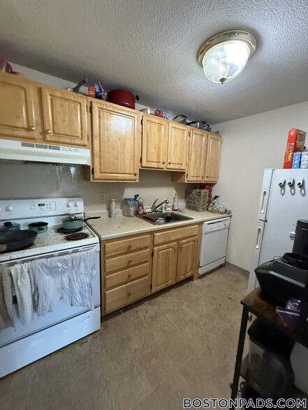 Building Photo - 122 Dustin St