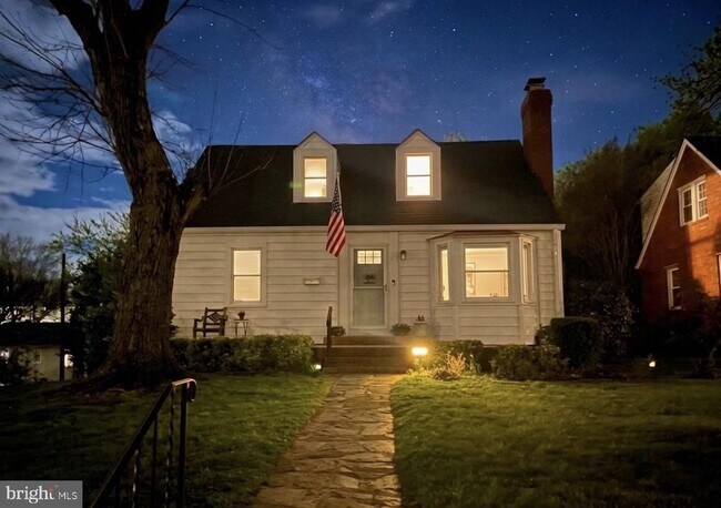 Building Photo - 2916 Meadow Ln