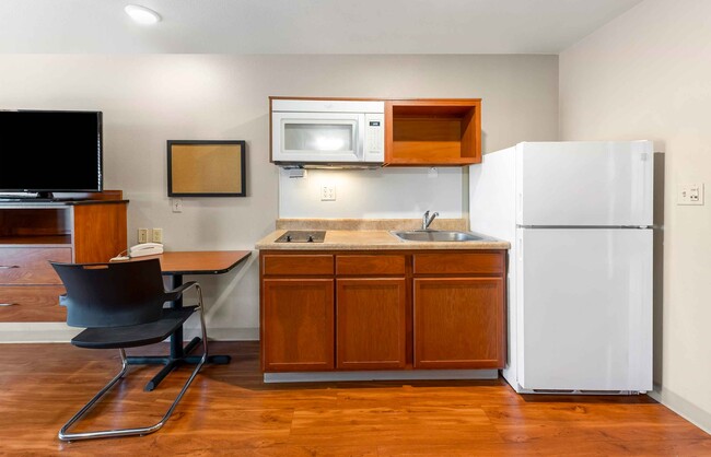 Building Photo - Furnished Studio-Oklahoma City - West