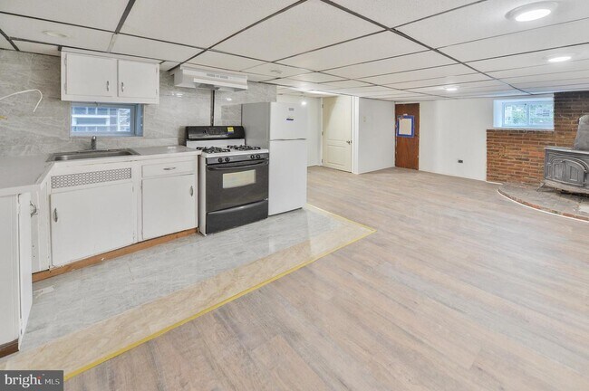 Building Photo - 217 S 47th St
