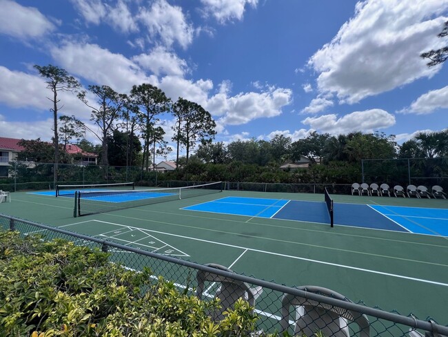 Building Photo - ** 2 BED-2 BATH FIRST FLOOR CONDO AT GLENM...
