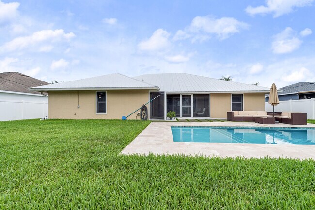 Building Photo - 1280 SW Kalevala Dr