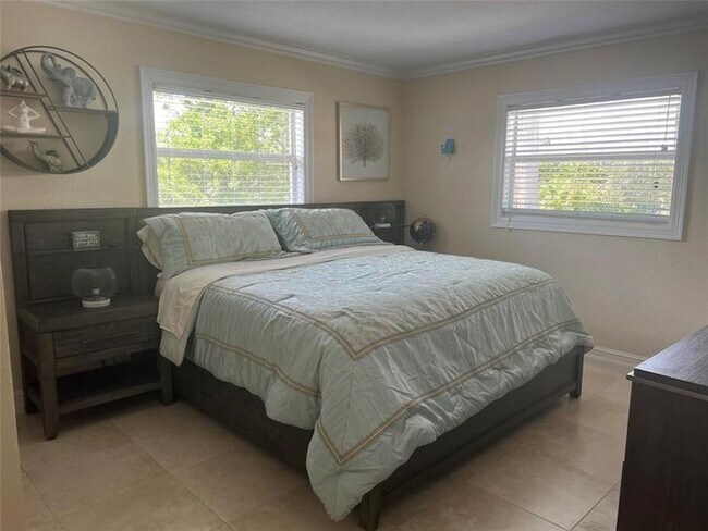 Building Photo - 1221 SE 3rd St