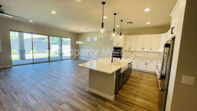 Building Photo - 2995 W Lynx Dr