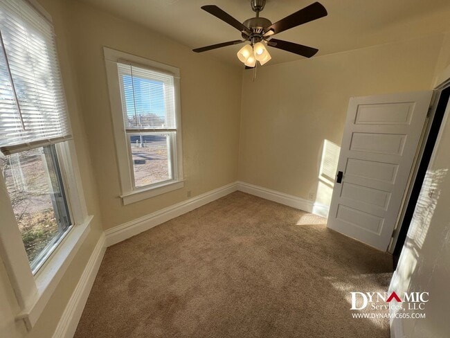 Building Photo - 3 Bedroom, 1 Bathroom Single Family House Downtown