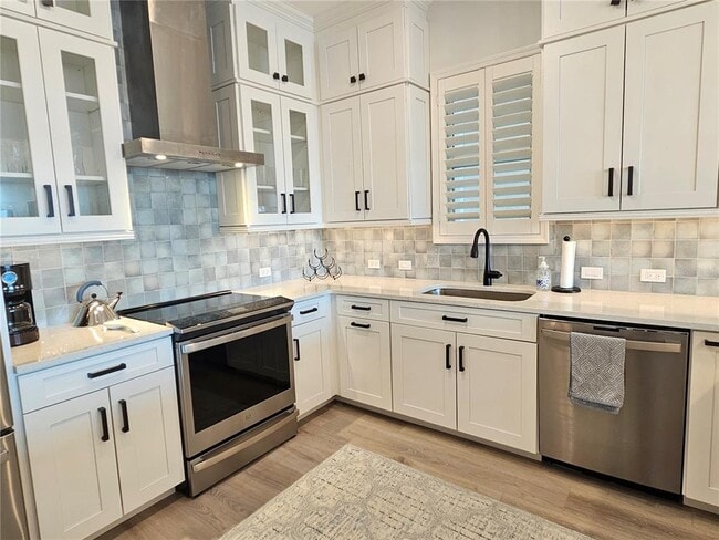 Building Photo - 503 S Tamiami Trl