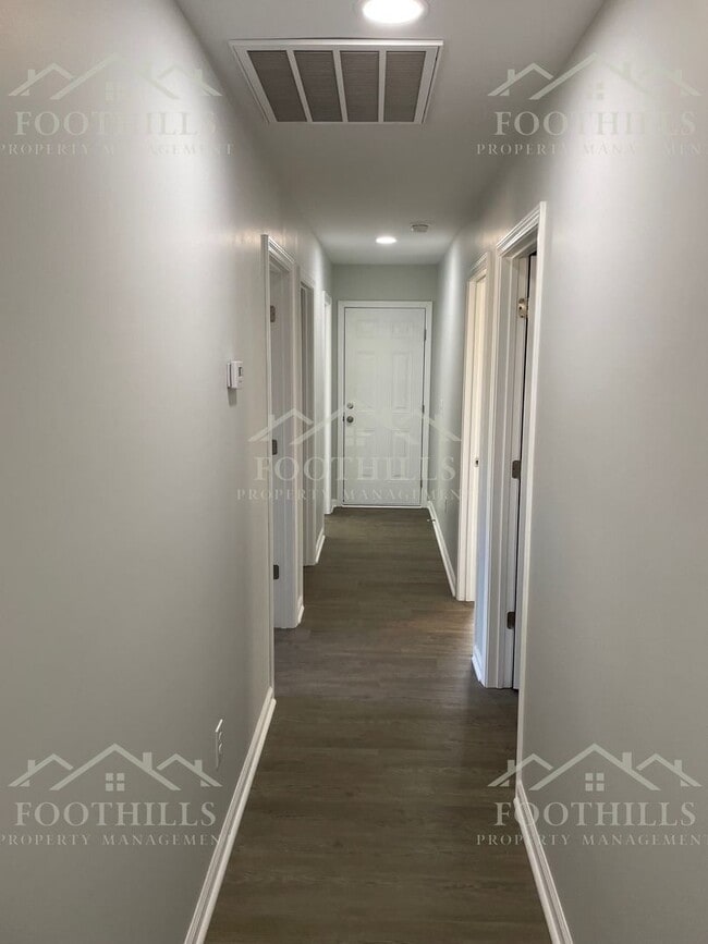 Building Photo - 103 Rhoe Cir