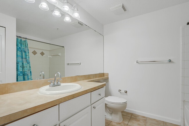 Building Photo - 3110 Myrtlewood Cir E