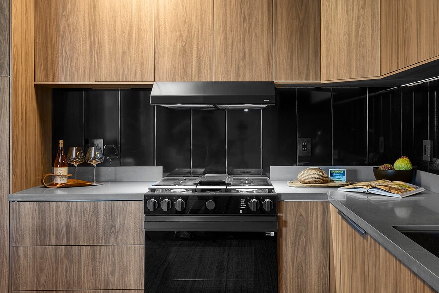 Building Photo - 1855 Industrial St