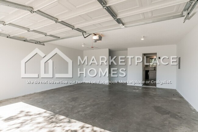 Building Photo - 490 Aster Ave