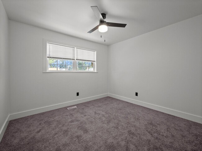 Building Photo - Welcome to Myrtlewood Circle!