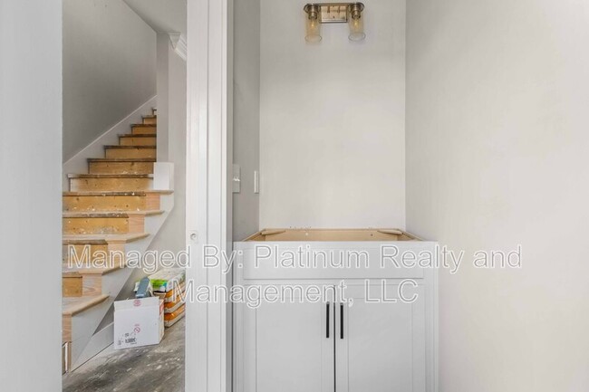 Building Photo - 166 Sango Dr