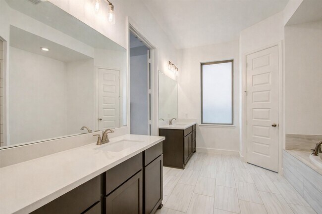 Building Photo - 3011 Hbr Spg Wy