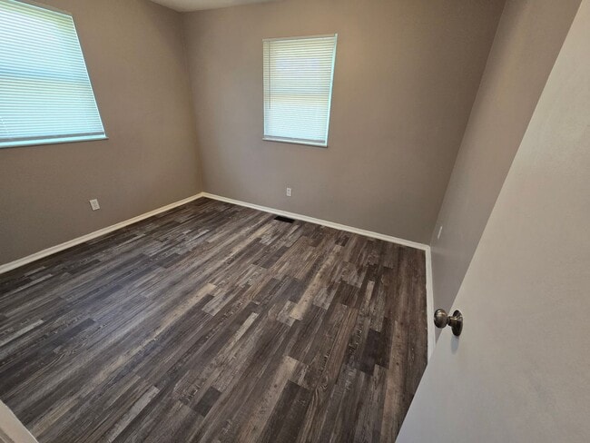 Building Photo - 4 Bedroom House