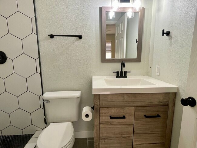 Building Photo - 1111 N 84th Pl