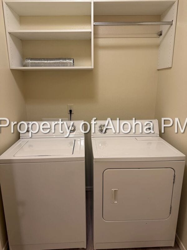 Building Photo - 1049 W Pine Ave