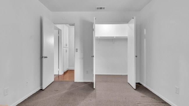 Building Photo - 53635 Avenida Bermudas