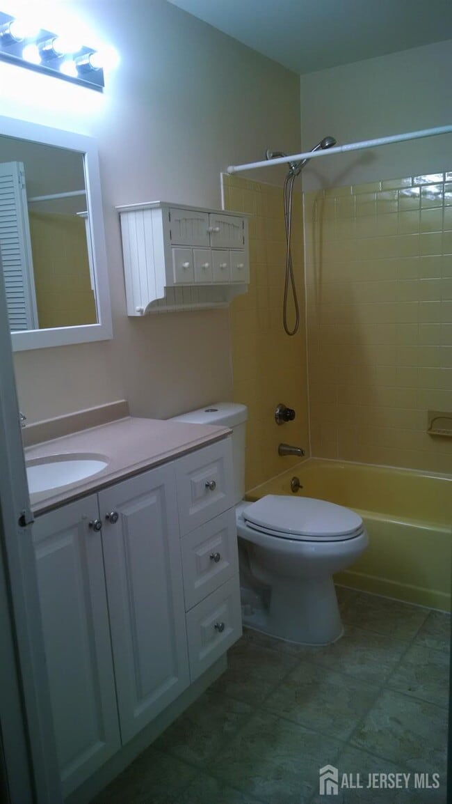 Building Photo - 620 Aspen Dr